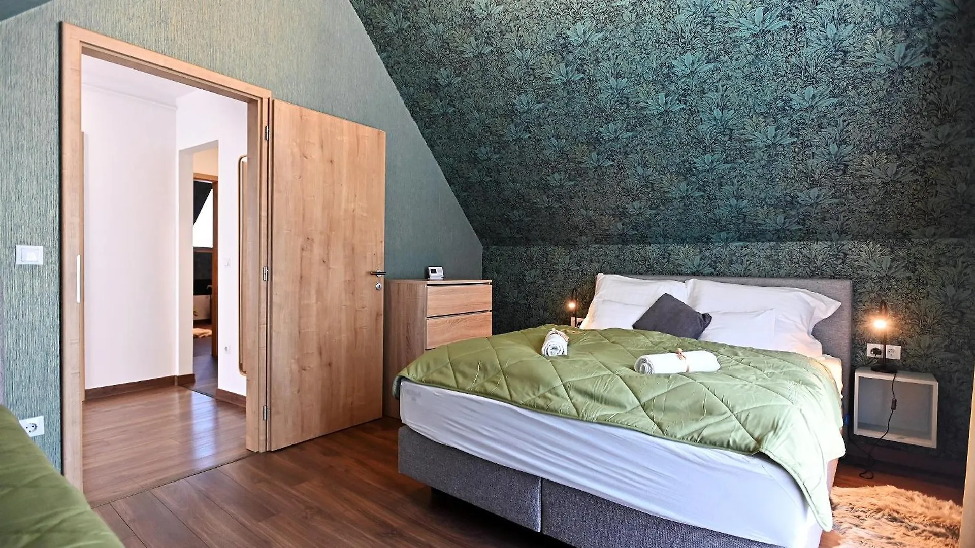 One Luxury Grand Suite Eger Apartment